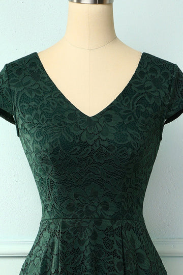 Vestido verde escuro com renda alta e baixa
